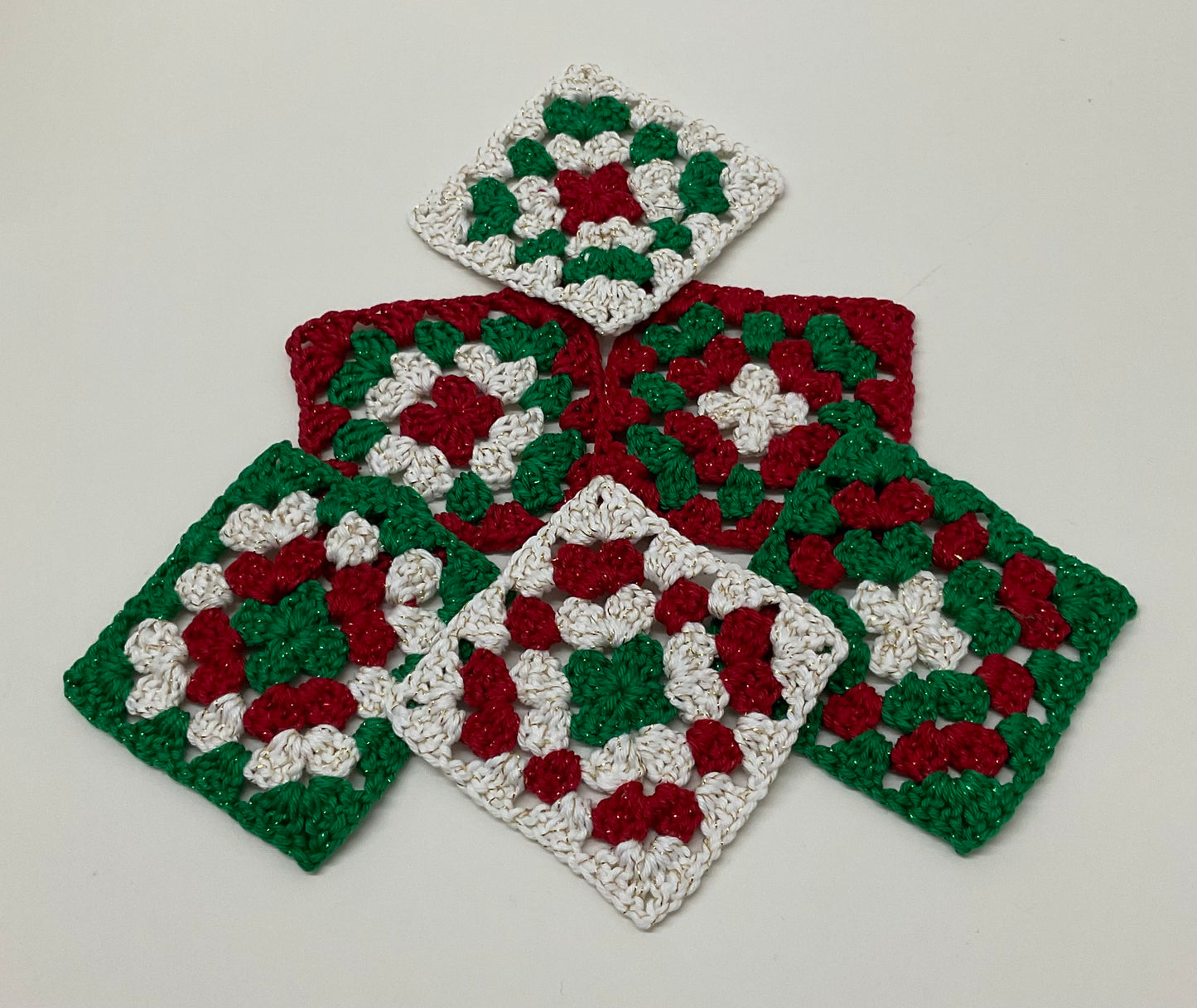 Coasters Crochet :Clovers By Yarivi M. Textiles
