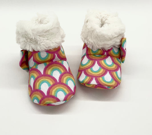 Yarivi’s: Tie Booties Rainbow