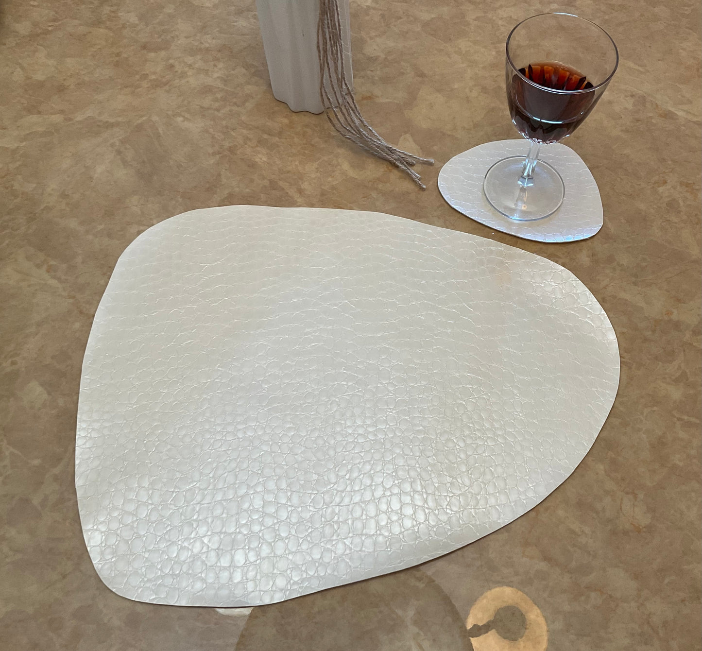 Coasters Crocco Pearl